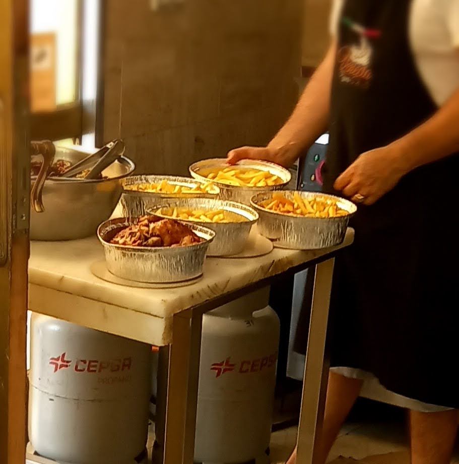 Asador la fama Lucena — Comida y bebida