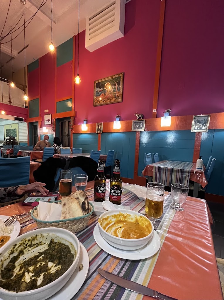 Tandoori Palace — Comida y bebida