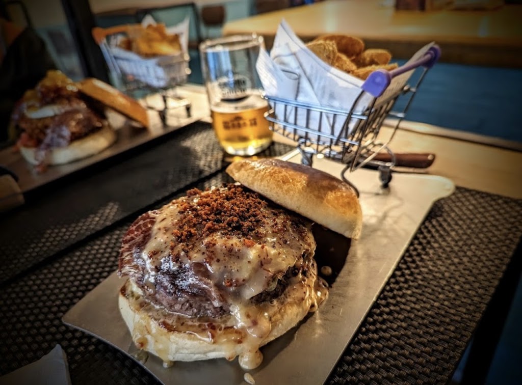 JALEO Burger & Tapeo — Comida y bebida