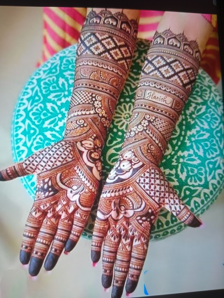 Looks Beautiful Parlour And Menhdi Parlour