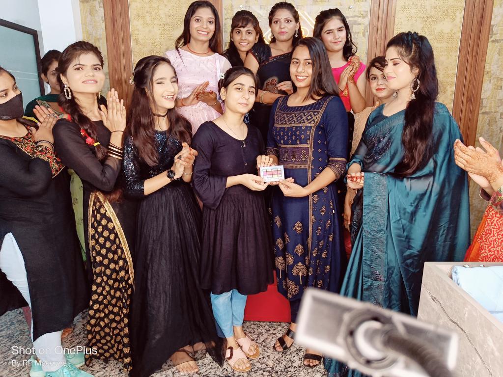 Rp Makeovers Academy Luxury Salon