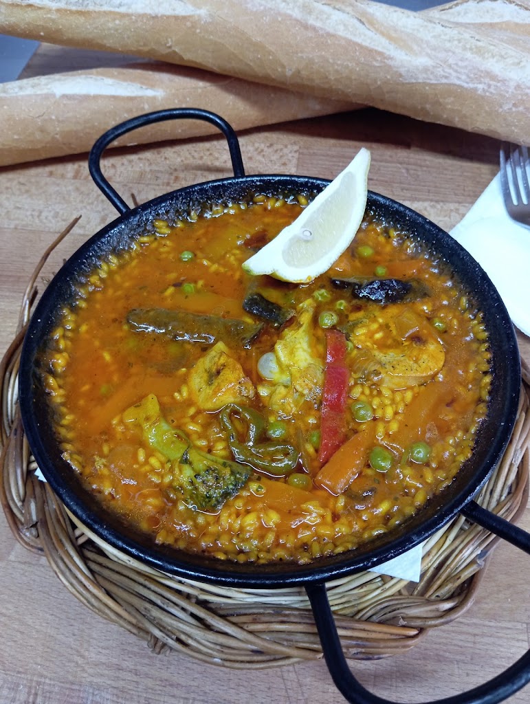 Bar Restaurant Nou Mastil — Comida y bebida