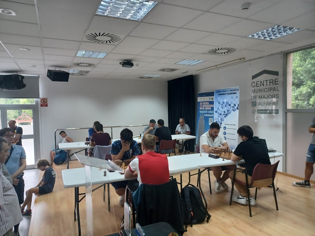 Centro Municipal de Mayores Alfafar / Cafeteria Restaurante les Palmeres — Ambiente