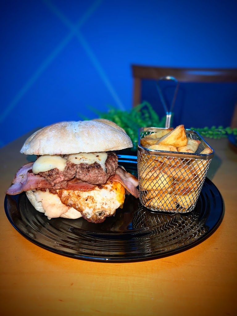 Bar Los Pajaritos — Comida y bebida