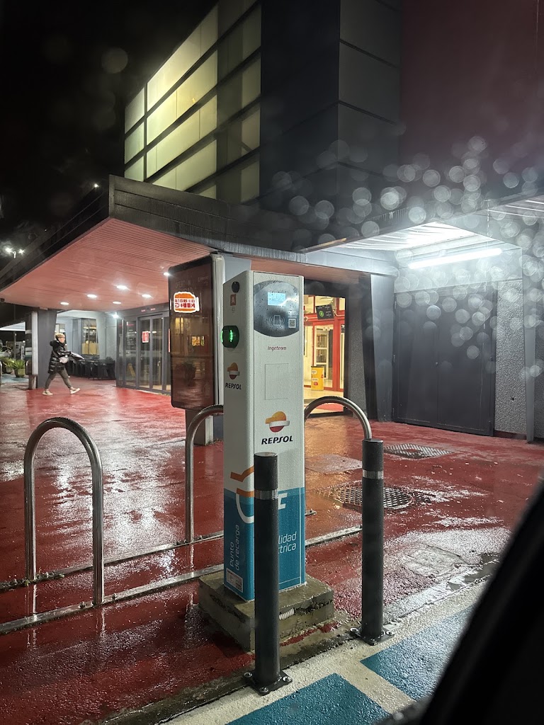 Punto de recarga electrica Repsol — Exterior