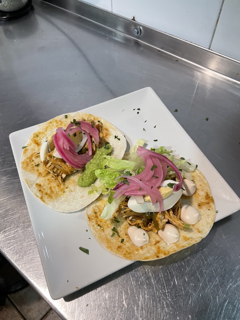 Bar La Morena III — Comida y bebida