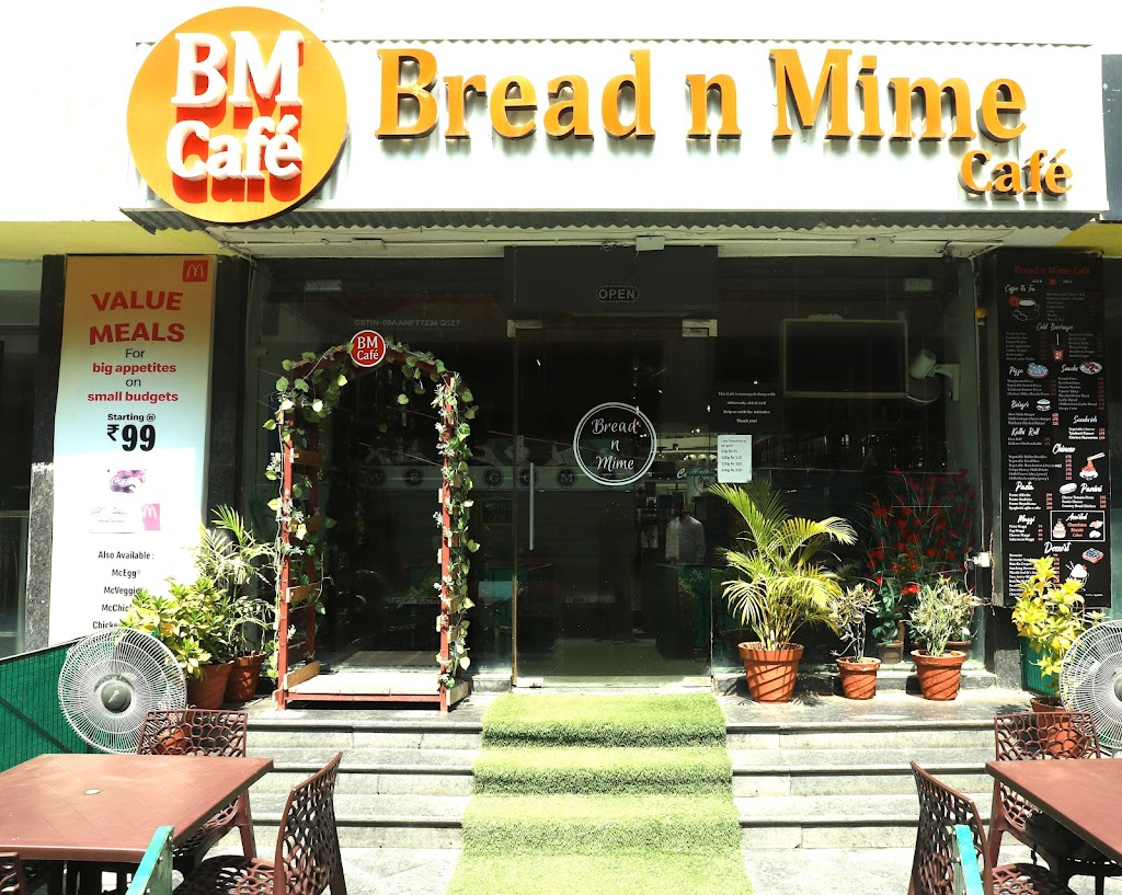 Bread n Mime Café