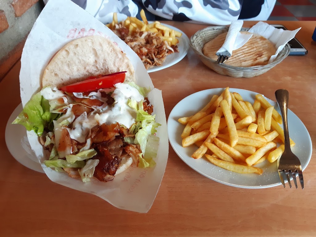 Gran Nemrut Mostoles — Comida y bebida