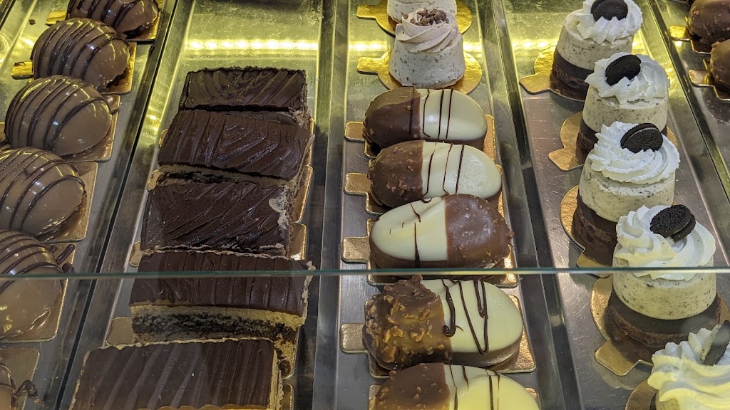 Pasteleria Las Delicias — Comida y bebida