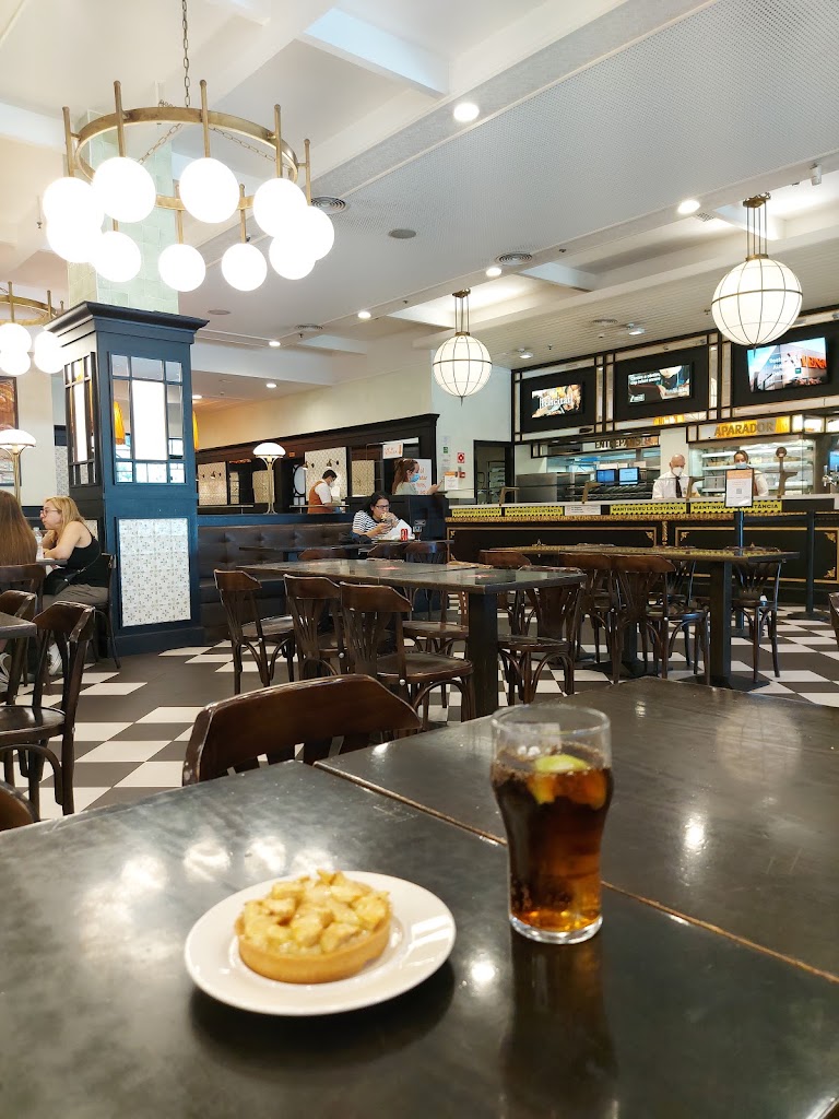 Viena - Cornella de Llobregat — Comida y bebida