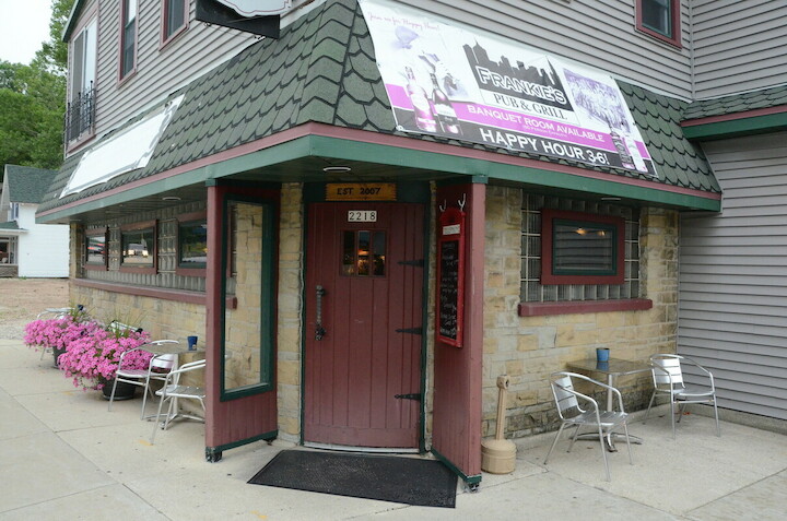  Frankie's Pub & Grill