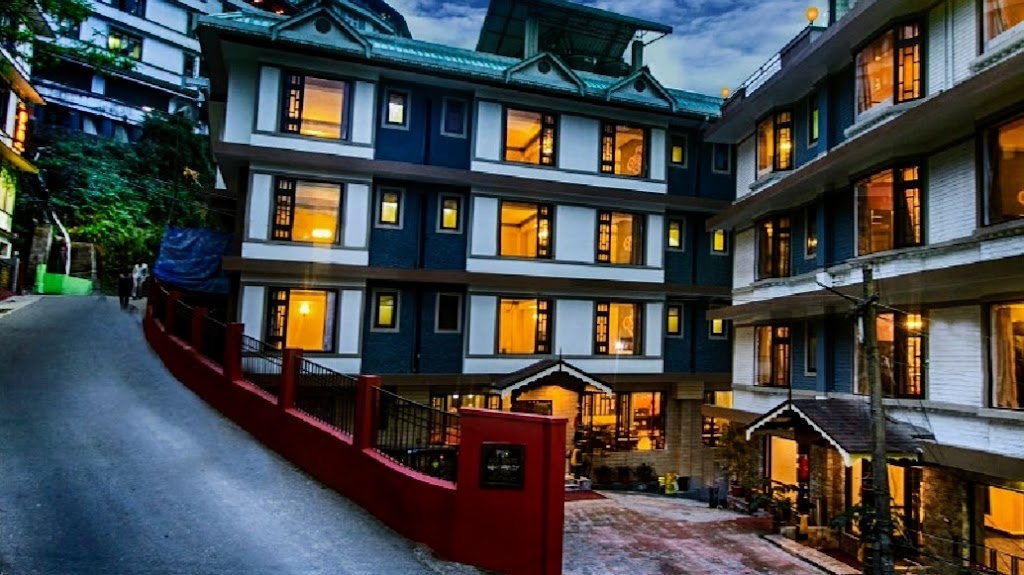Muscatel Grand Silkroute 300 Mts From Mg Marg