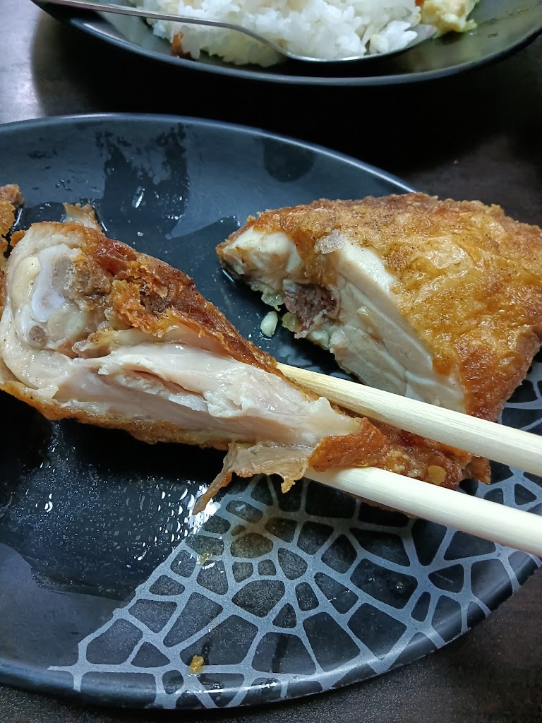 金銘雞腿魯肉飯 的照片