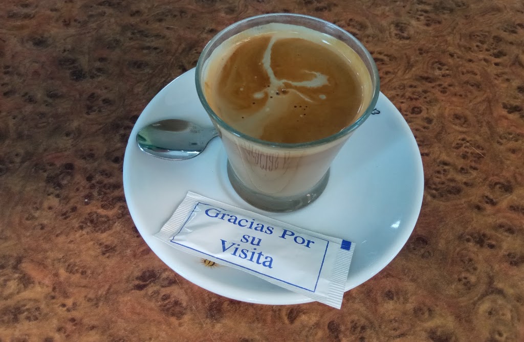 La Pista Bar Santi — Comida y bebida