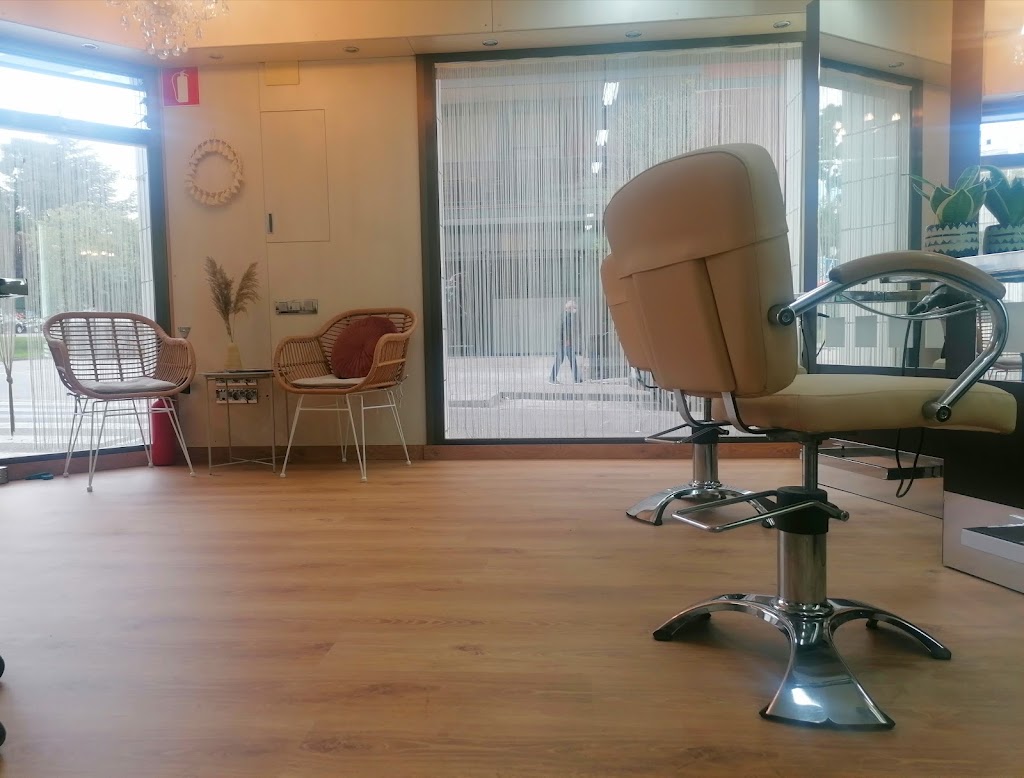 Due Perruqueres, Elia M. — Interior