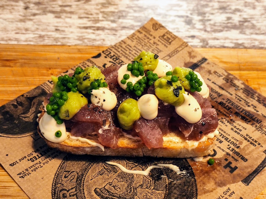 La Bodeguita Tomares — Comida y bebida