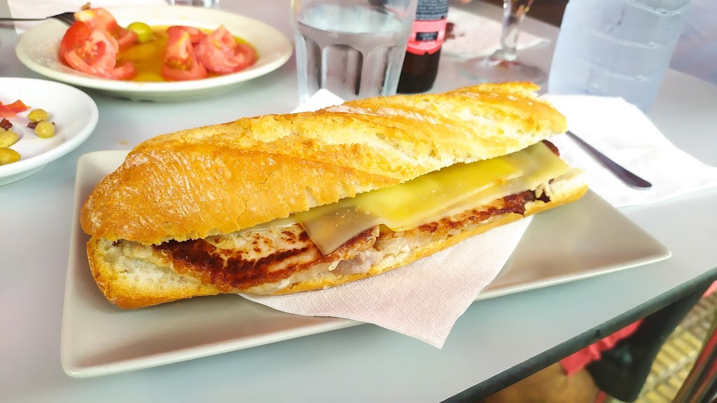 Restaurante Casa Isabel Faro. — Comida y bebida