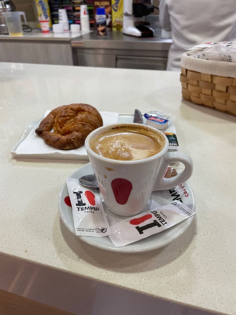 Cafeteria Lara — Comida y bebida