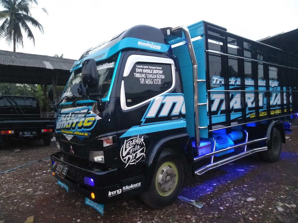 Mahkota Putra Timbang bak dan karoseri truk