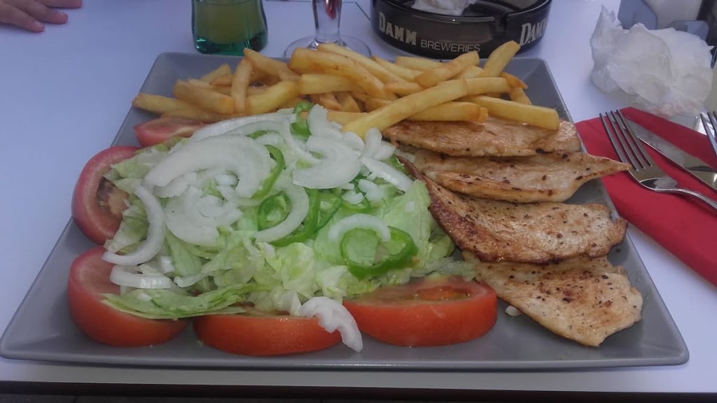 Bar Cafeteria Oporto — Comida y bebida