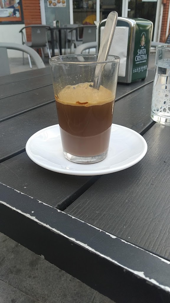 Bar Cafeteria Levante — Comida y bebida