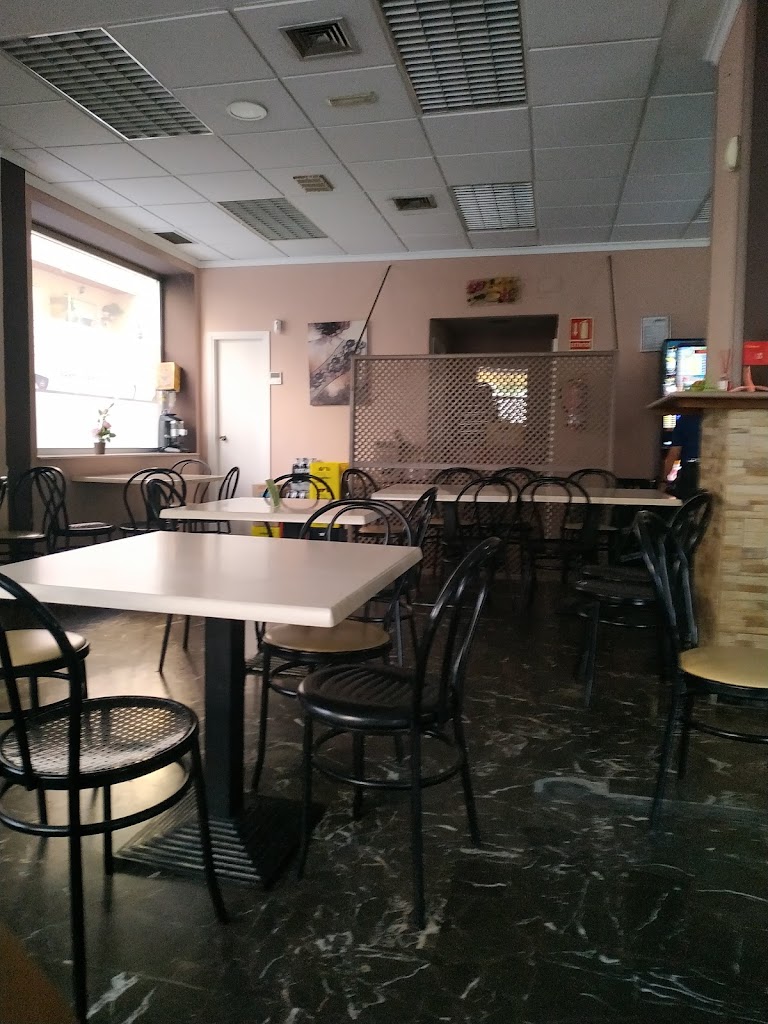 Bar-Cafeteria-Heladeria Cafenet I Mes — Ambiente