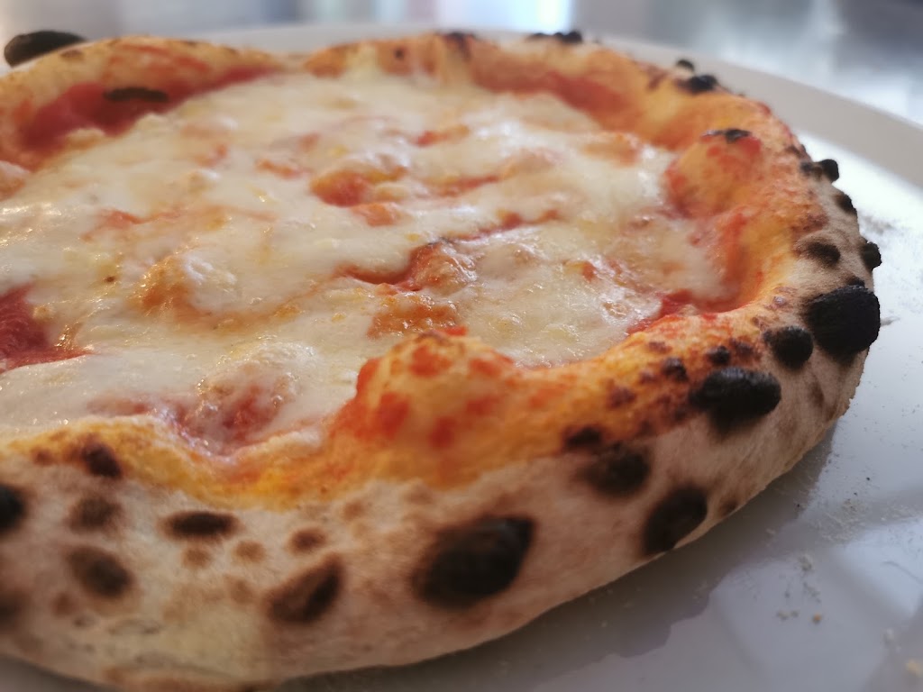 Pizzeria Il Peperoncino — Comida y bebida