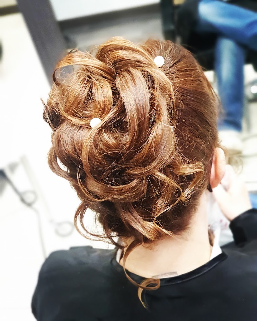 Brushing Hair Salon — Del propietario