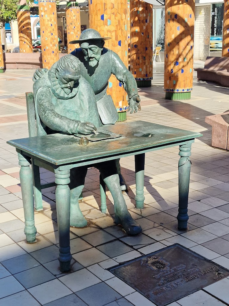 Estatuas de Miguel de Cervantes y El Quijote