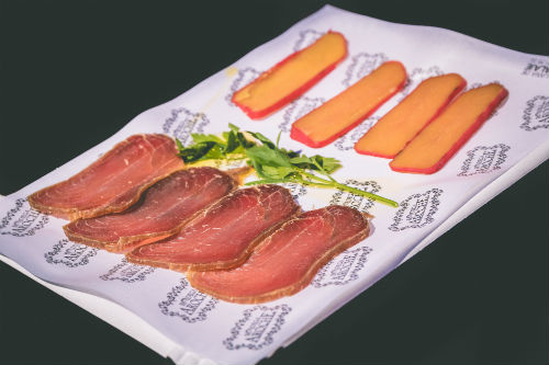 Bodega Aroche — Comida y bebida