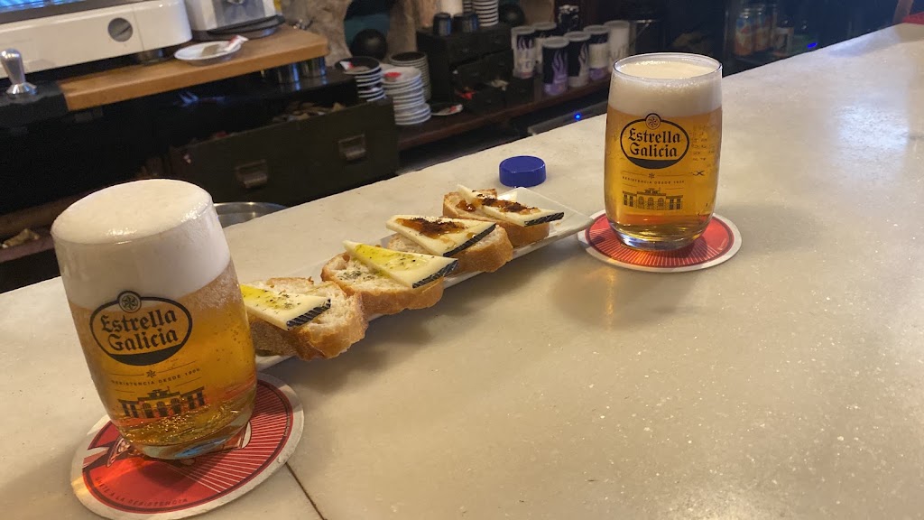 Salon de Cafe Grettel — Comida y bebida
