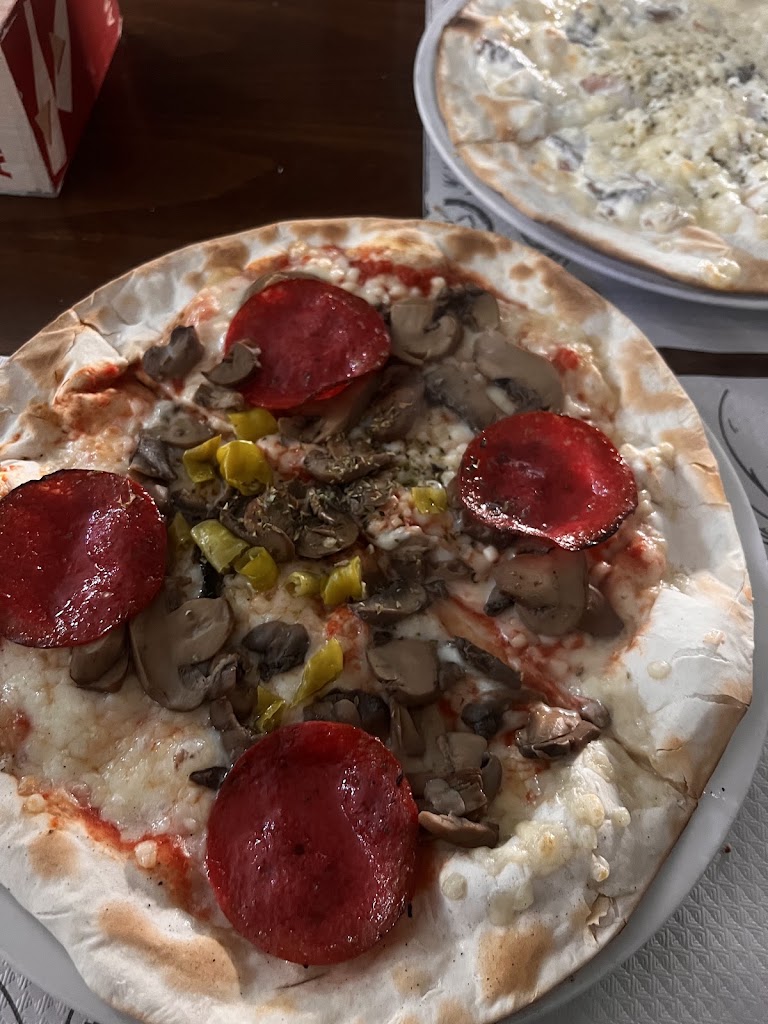 Pizzeria El Picola — Pizza
