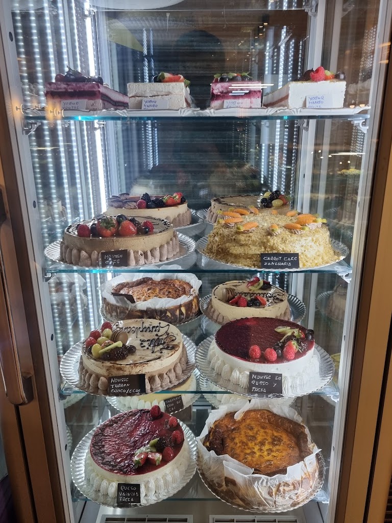 Pasteleria Heladeria La Rosa — Comida y bebida