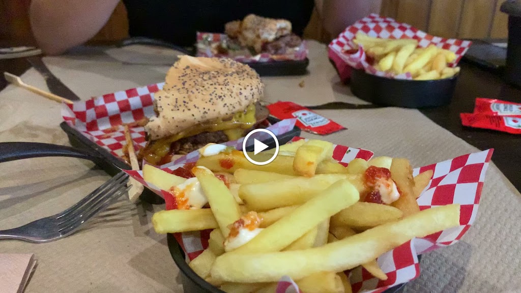 Pregos Grill & Beer — Videos