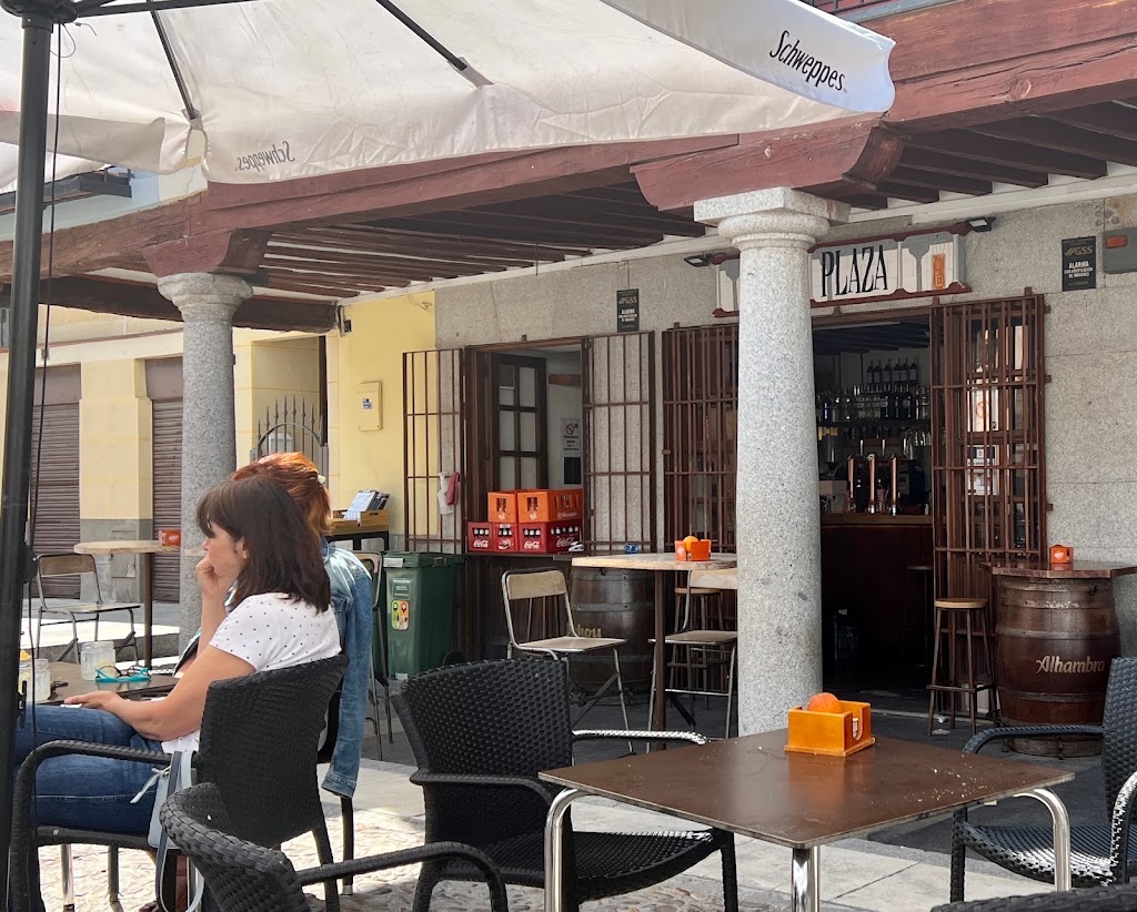 Bar La Plaza — Ambiente