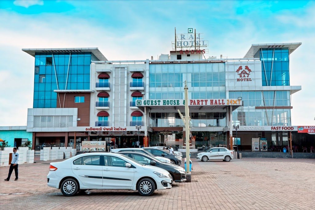 Raj Hotel
