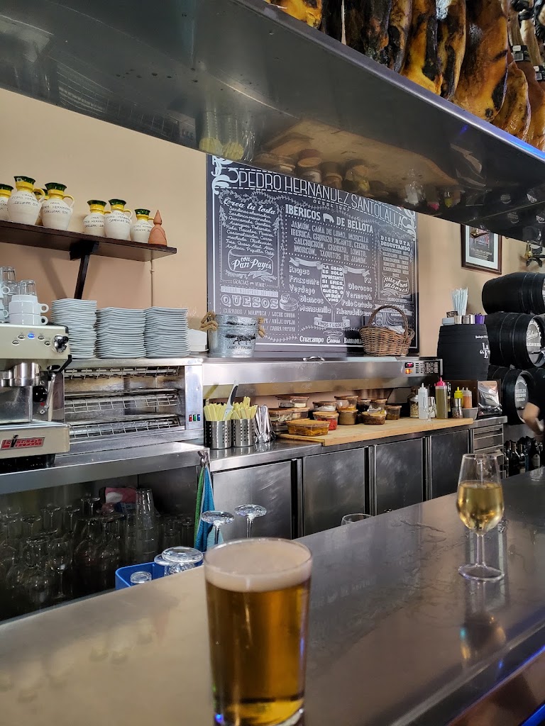 Bar Casa Pedro Hernandez Santolalla — Ambiente