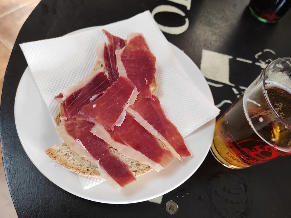 Restaurante Mojon de la Vibora — Comida y bebida