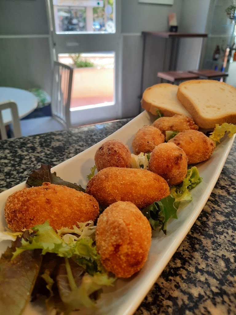 Bar Cafeteria Staff — Comida y bebida