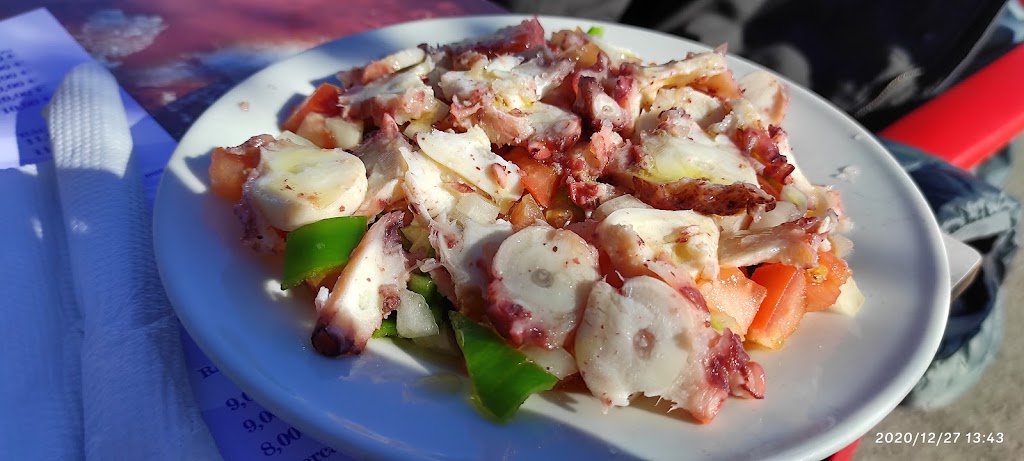 Cantina Marinera Rota — Comida y bebida