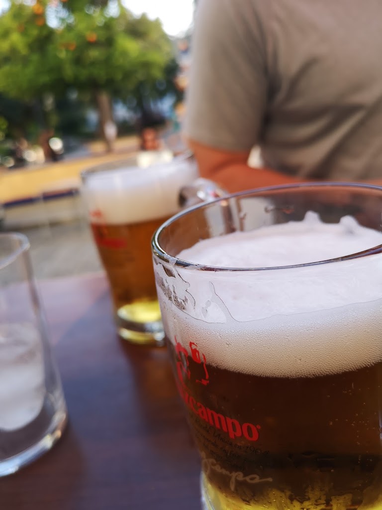 Bar La Carrera 23 — Comida y bebida