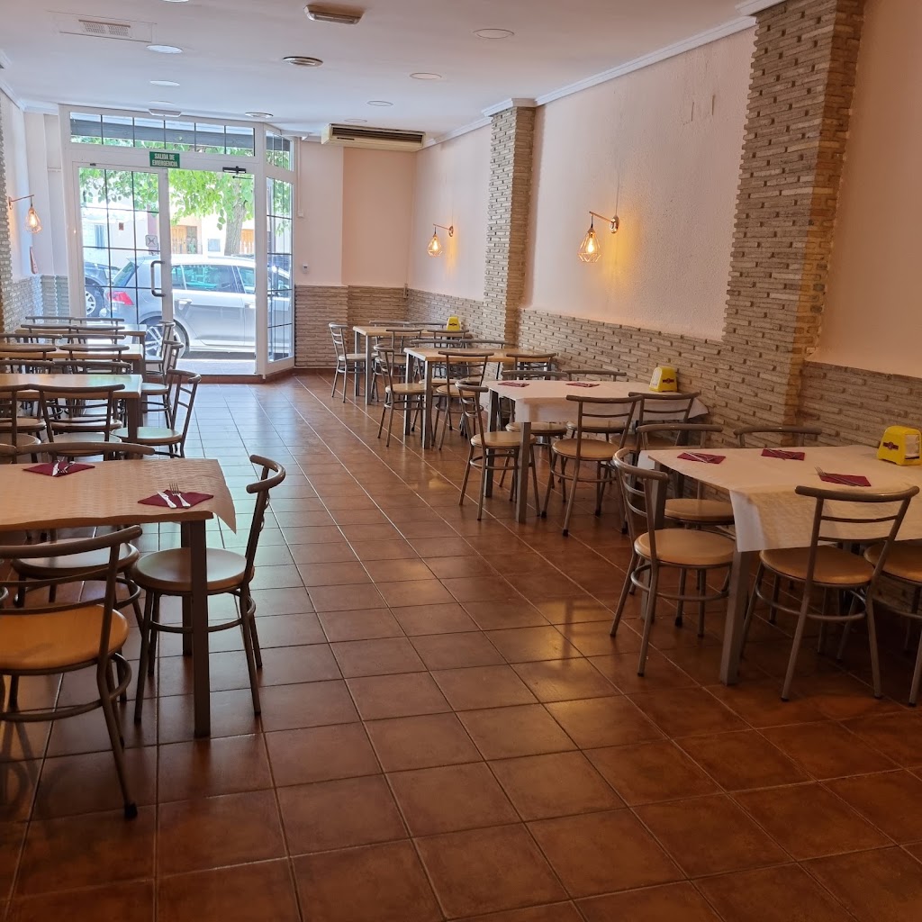 Bar restaurant nou barranquet/Almuerzo,comidas,cenas,paellas. — Ambiente