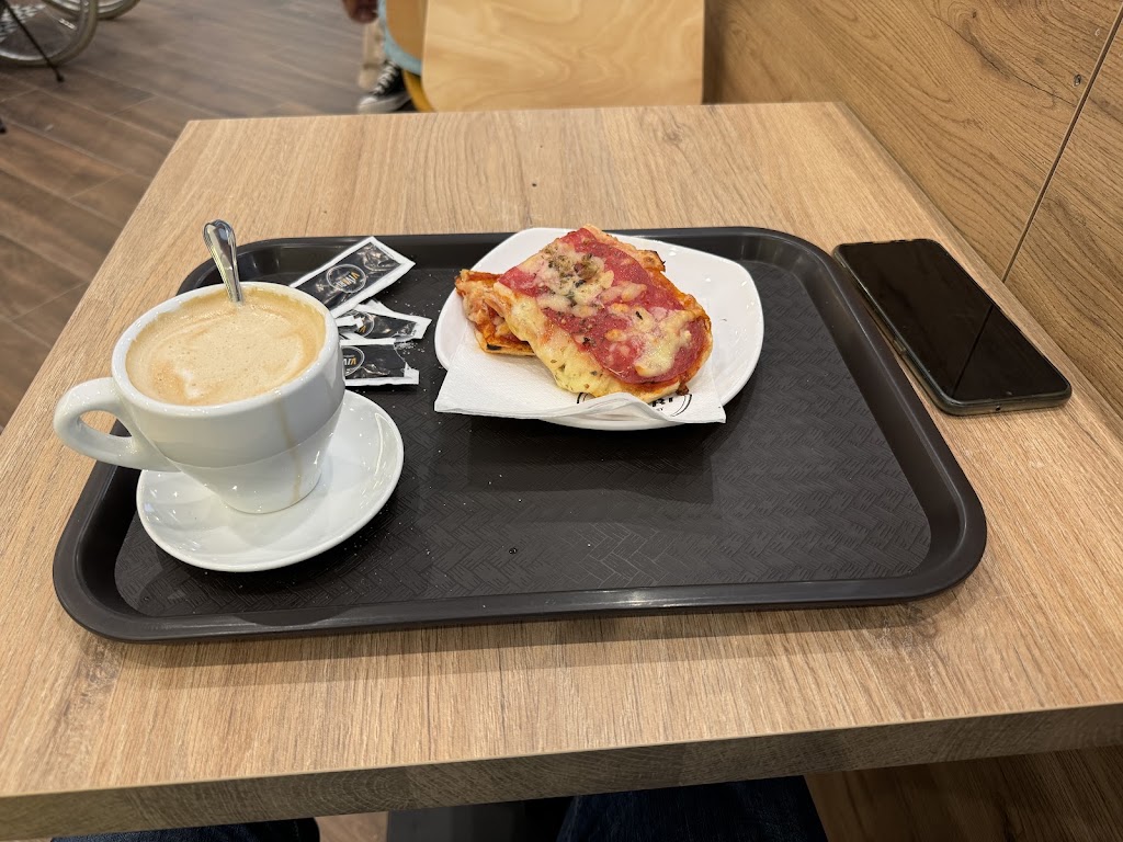 Vivari Coffee & Bakery olot — Comida y bebida