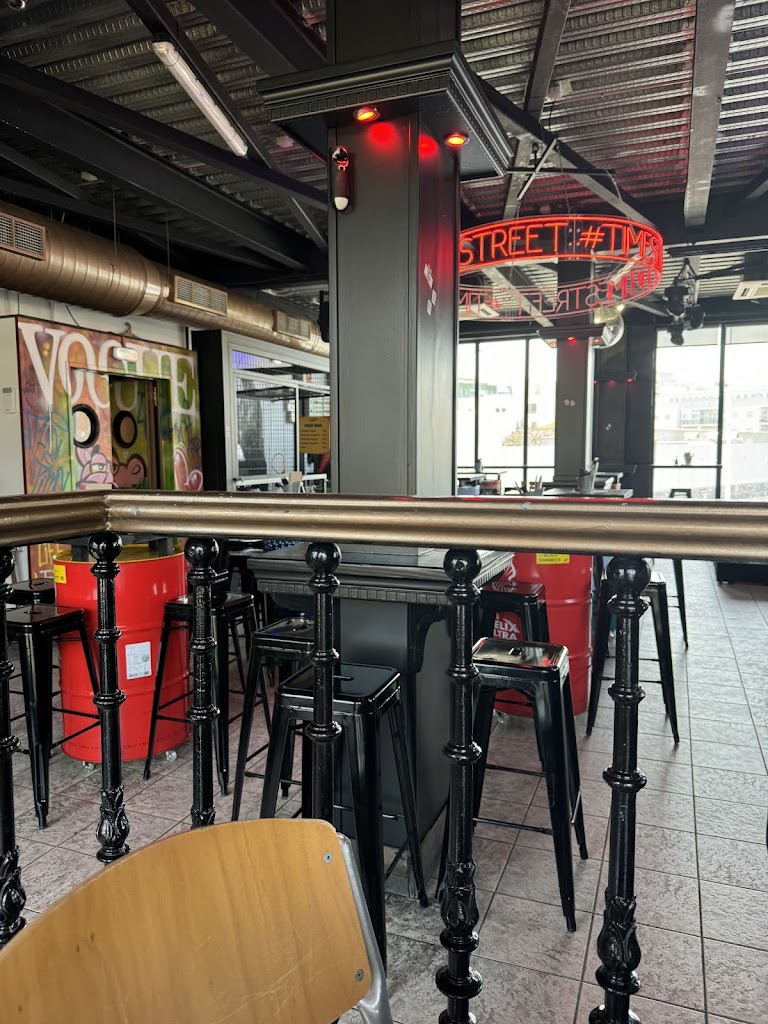 Time Street — Ambiente