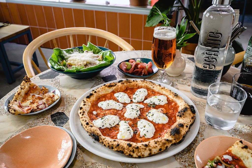 Mecanic pizza — Comida y bebida