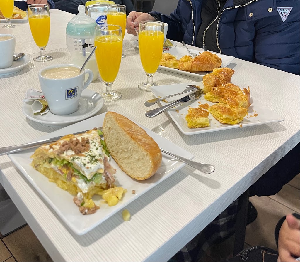 Bar de Tapas Manaos — Comida y bebida