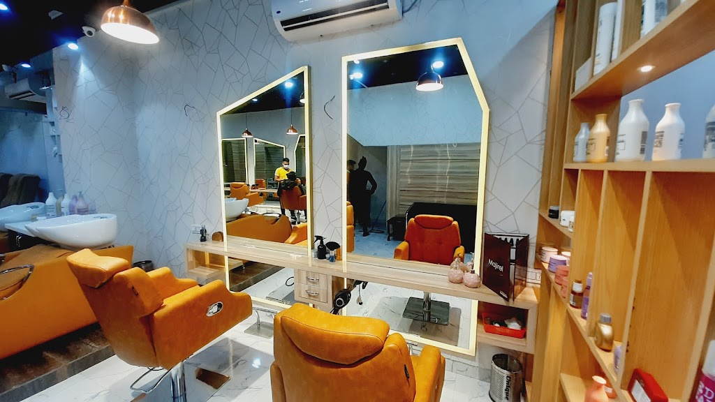 Curvey Shadow Luxury Salon