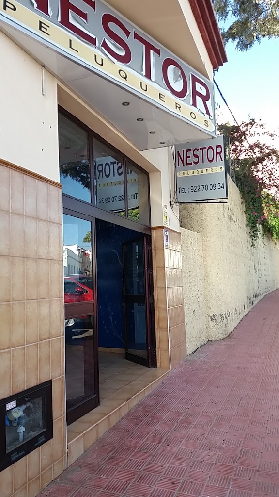 Nestor Peluqueros — Exterior
