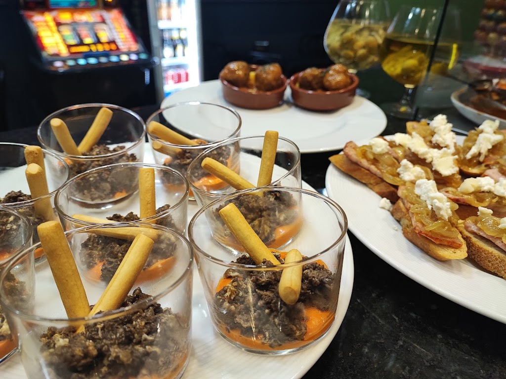 Alai Taberna — Comida y bebida