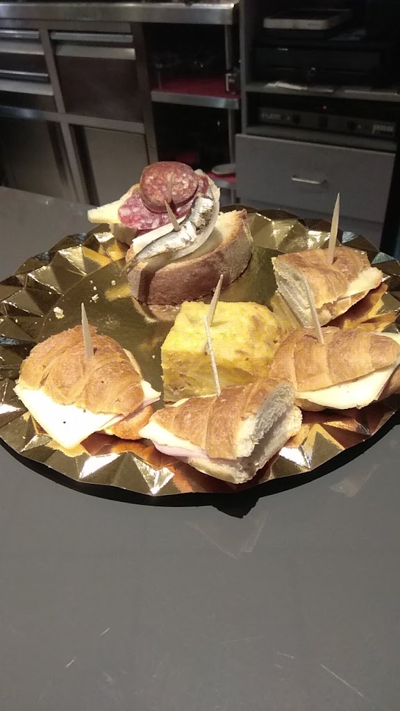 Cafe Bar SMC — Comida y bebida